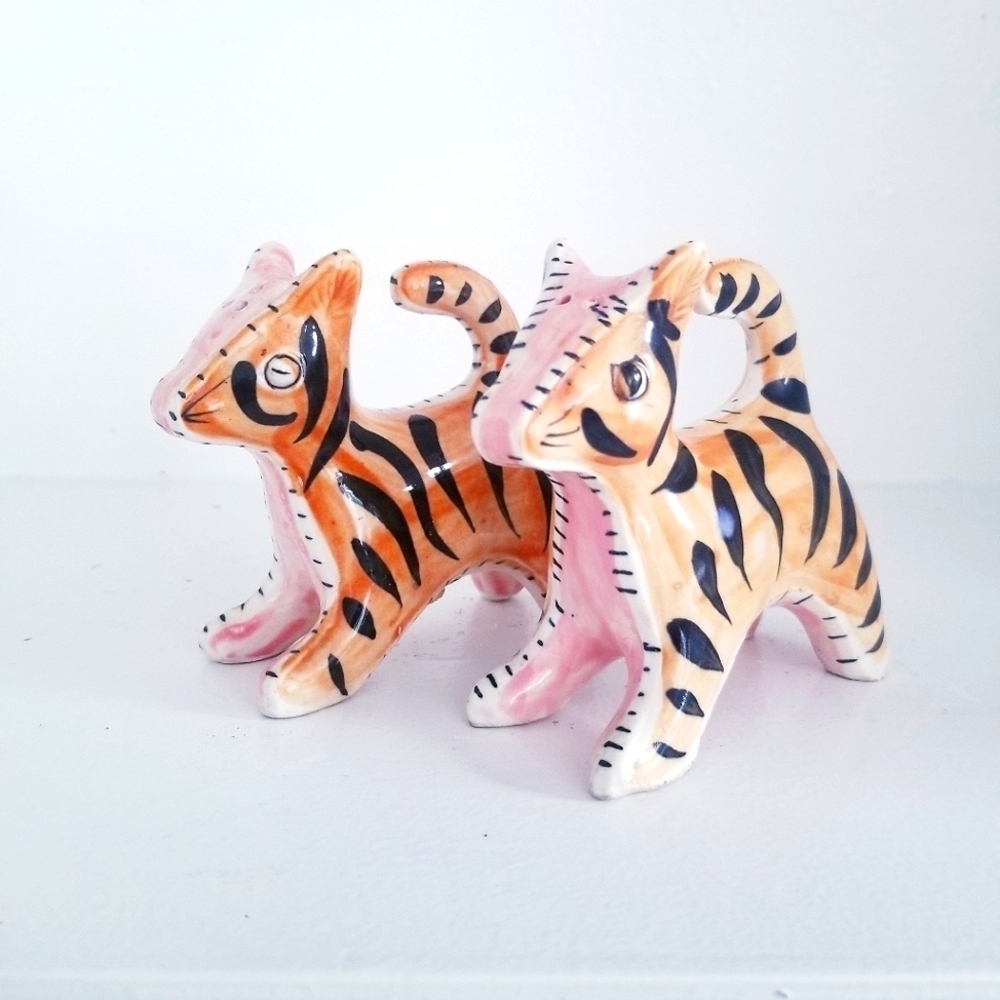 NAPCO Vintage Ceramic Patchwork Tiger Cat Salt and Pepper Shakers Vtg 50s - Picture 5 of 12